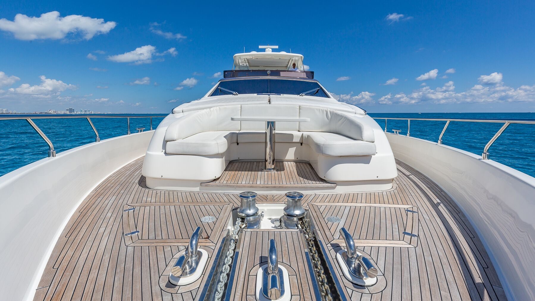 80′ Ferretti Motor Yacht